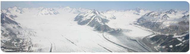 ins Meer kalbende Gletscher aus der Vogelperspektive, Glacier Bay, Alaska